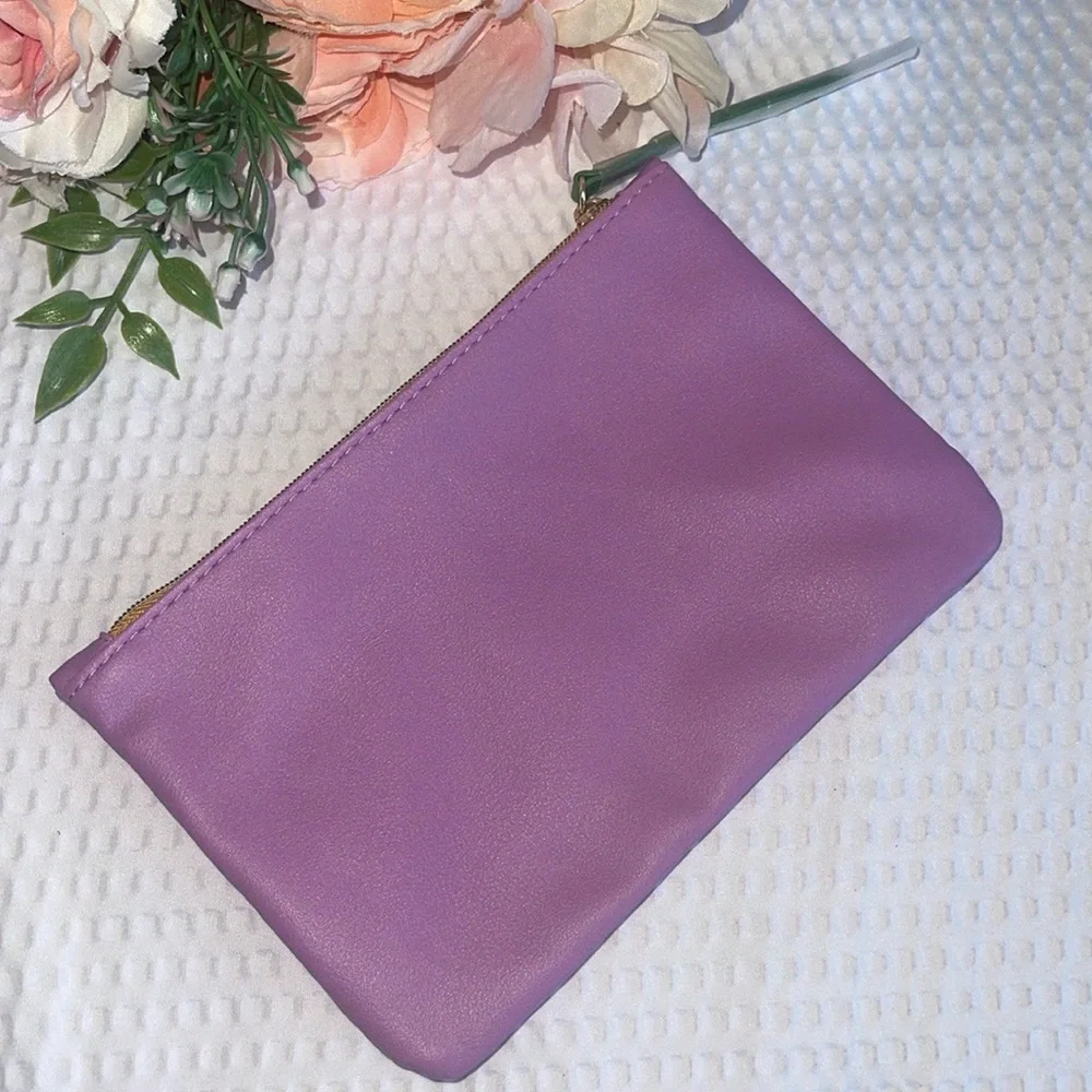 Brand new unused Ipsy cosmetic bag. Dimensions of the bag are: 7,5x5 inch